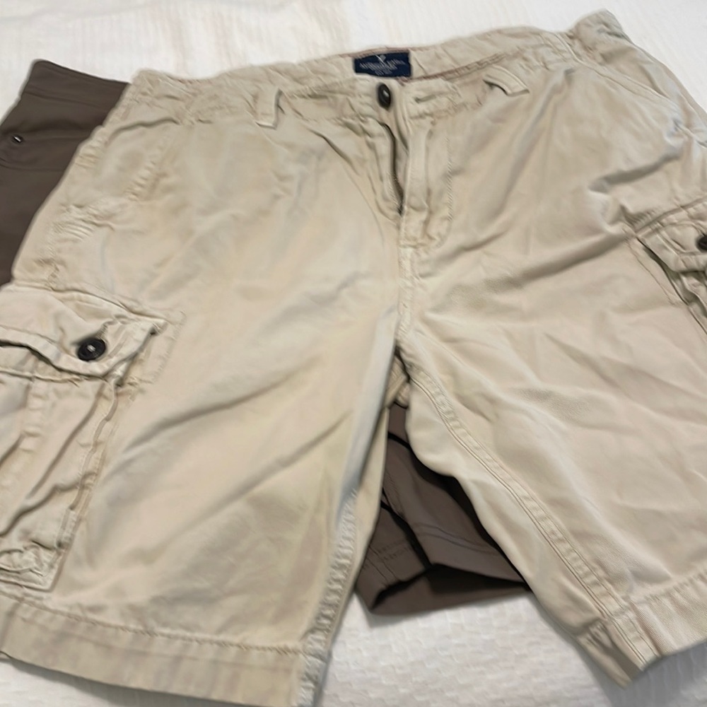 American Eagle Men’s Cream Color Cargo Shorts - Size 36